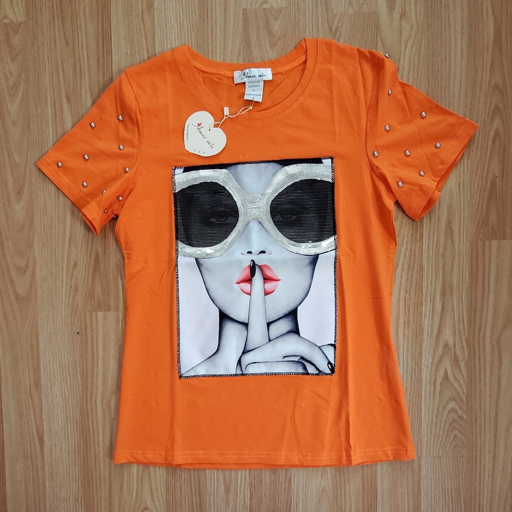 AMOR MÍO! Beautiful  women’s T-shirt. Size L. Run small